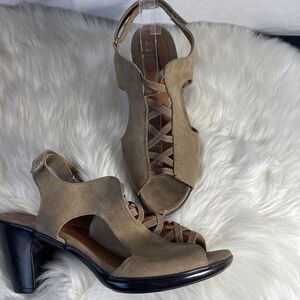 Cloudwalkers By Avenue Vivien Tan Nubuck Lattice Peep Toe Heels Sz 11W